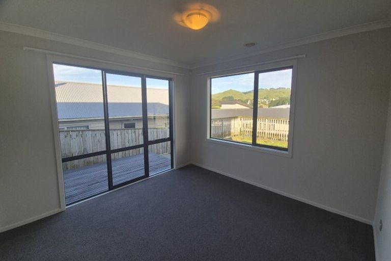Photo of property in 77 Te Puia Drive, Aotea, Porirua, 5024