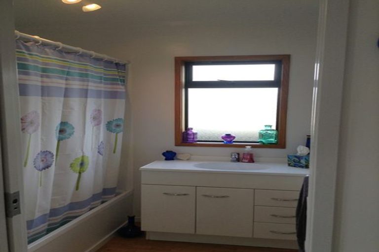 Photo of property in 2/274 Rangatira Road, Beach Haven, Auckland, 0626