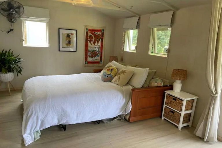 Photo of property in 34 North Piha Road, Piha, New Lynn, 0772