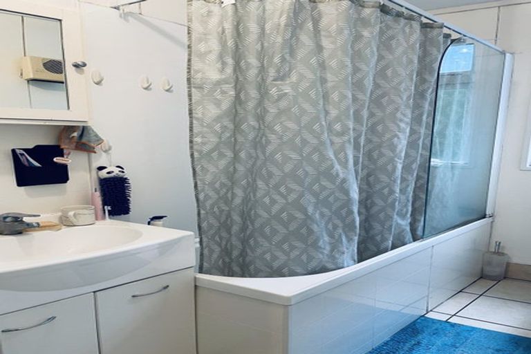 Photo of property in 16 Queens Drive, Kilbirnie, Wellington, 6022