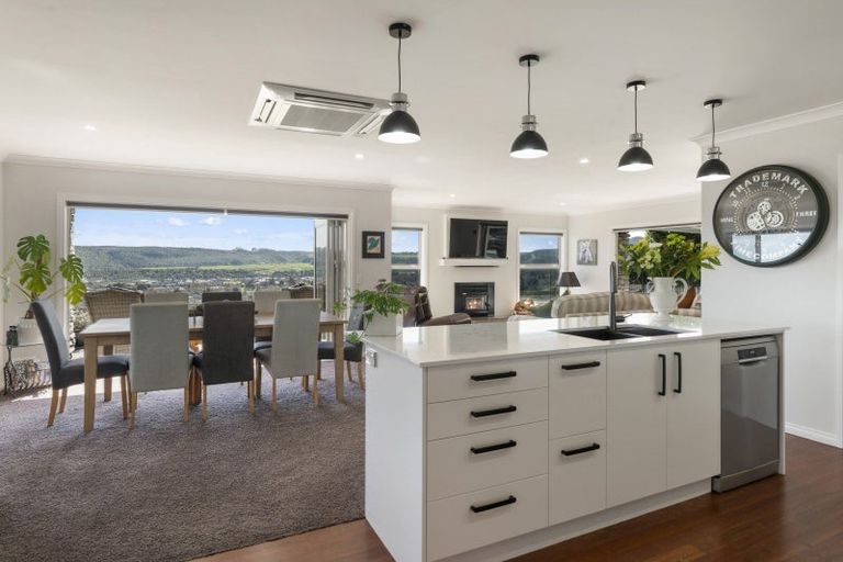 Photo of property in 18 Peregrine Place, Kinloch, Taupo, 3377