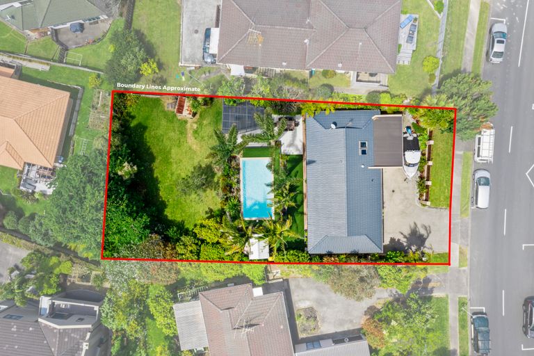 Photo of property in 21 Sartors Avenue, Northcross, Auckland, 0630
