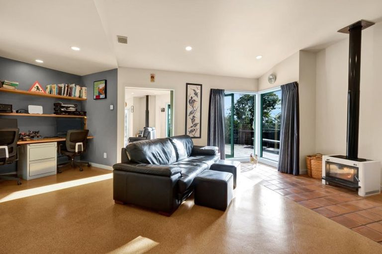 Photo of property in 1 Te Mara Place, Merrilands, New Plymouth, 4312