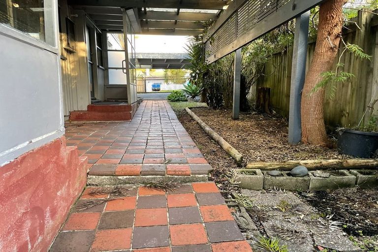 Photo of property in 19 Golf Road, New Lynn, Auckland, 0600