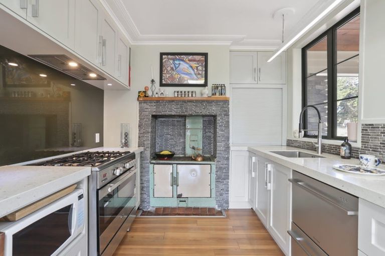 Photo of property in 305 Sturges Road, Henderson Valley, Auckland, 0612