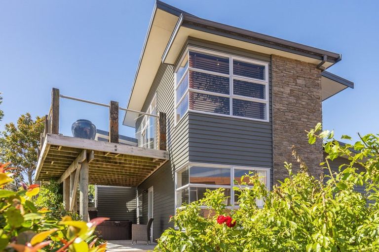 Photo of property in 11 Metzenthin Close, Raumati South, Paraparaumu, 5032