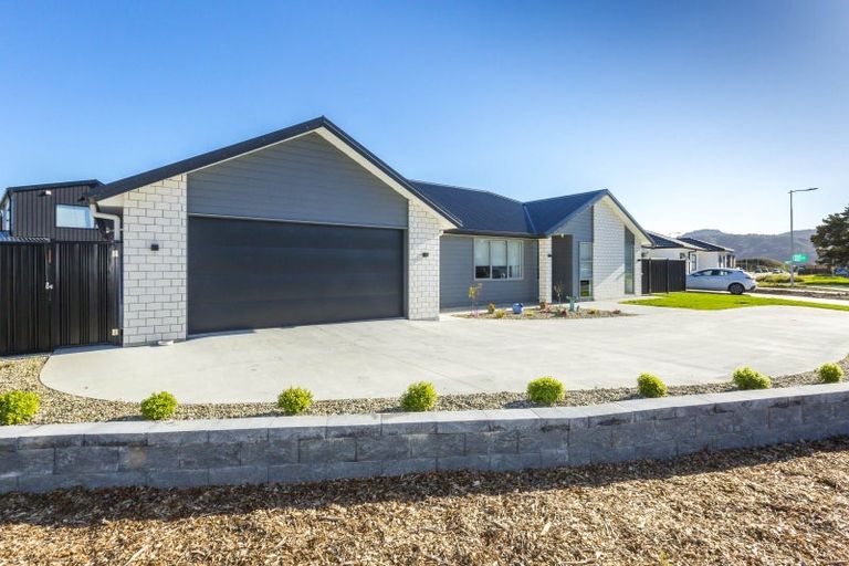 Photo of property in 1 Mawai Hakona Drive, Wallaceville, Upper Hutt, 5018