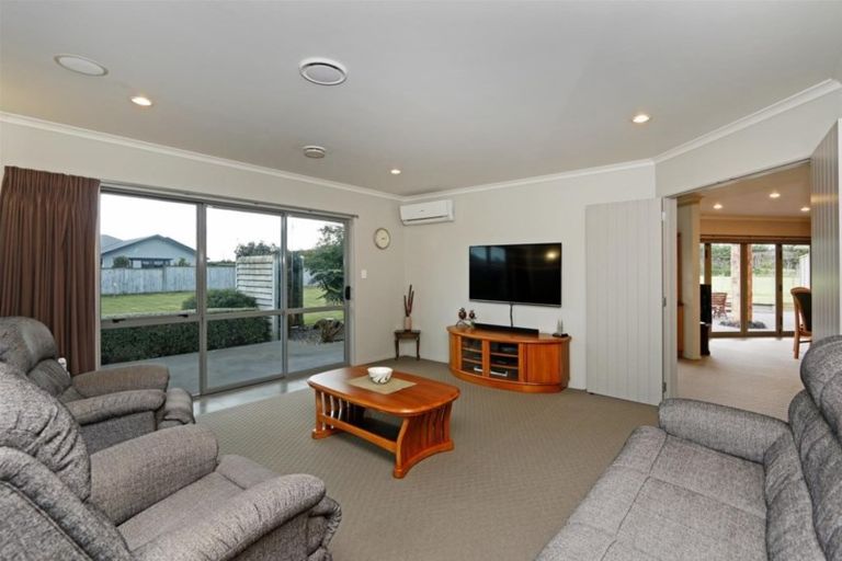 Photo of property in 5 Larlin Drive, Hawera, 4675