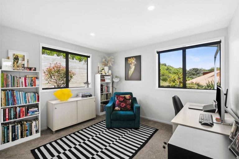 Photo of property in 90b Karina Road, Merrilands, New Plymouth, 4312