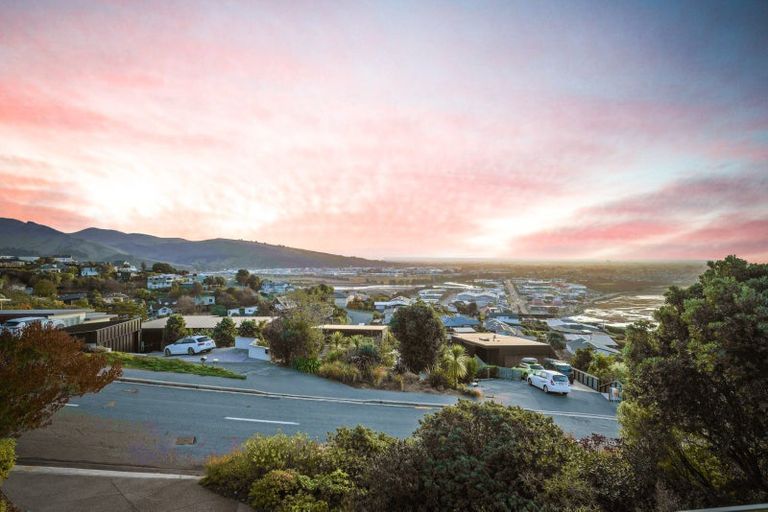 Photo of property in 320 Cannon Hill Crescent, Mount Pleasant, Christchurch, 8081