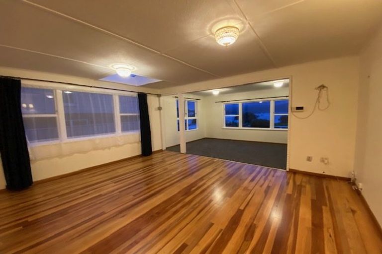 Photo of property in 121 Breaker Bay Road, Breaker Bay, Wellington, 6022