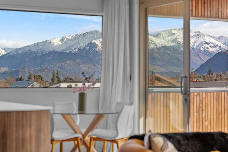 Photo of property in 7 Tuke Lane, Wanaka, 9305