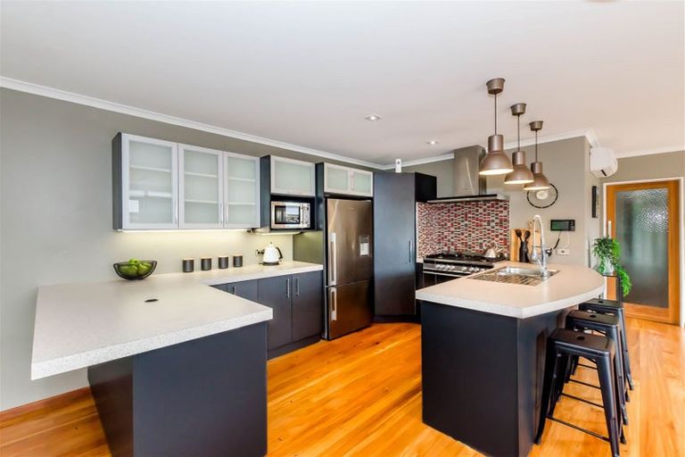 Photo of property in 10 Matuhi Street, Waikanae, 5036