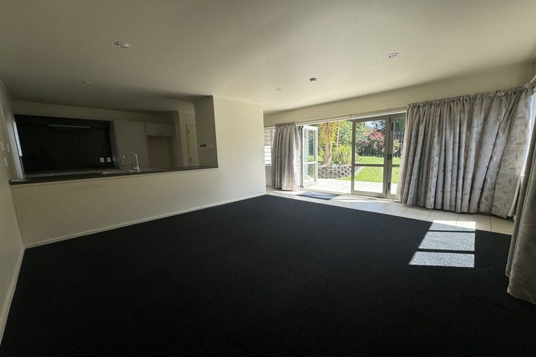 Photo of property in 2/2 Hatherlow Street, Glenfield, Auckland, 0629