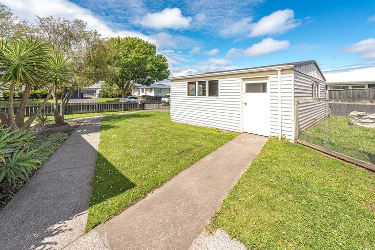 Photo of property in 15 Massey Street, Aramoho, Whanganui, 4500