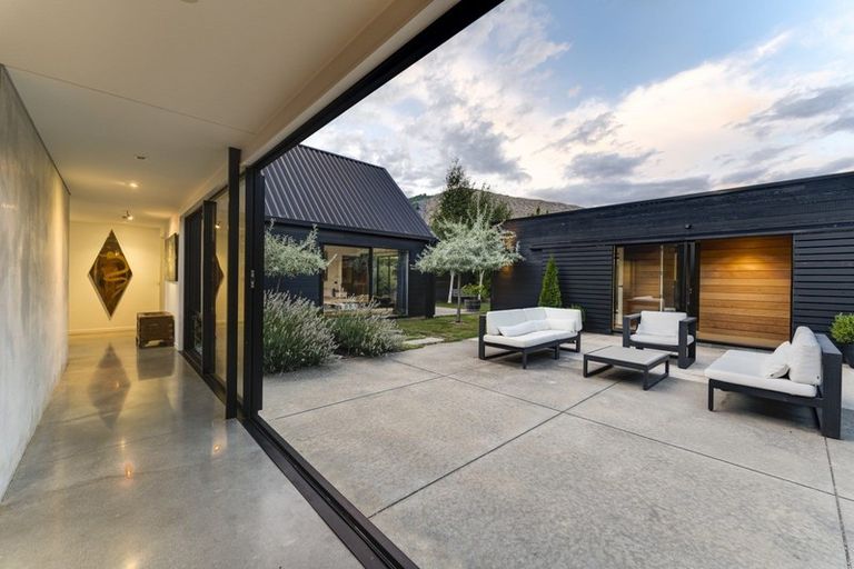 Photo of property in 1 Larkins Way, Arthurs Point, Queenstown, 9371