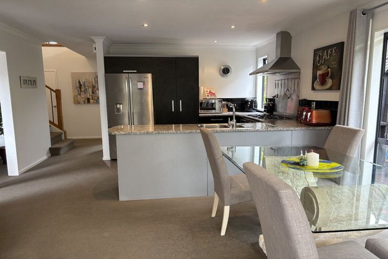 Photo of property in 65 Rising Parade, Fairview Heights, Auckland, 0632