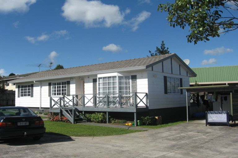 Photo of property in 2/13 De Quincey Terrace, Highland Park, Auckland, 2010