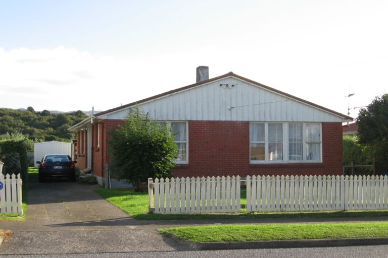 Photo of property in 102 Sievers Grove, Cannons Creek, Porirua, 5024