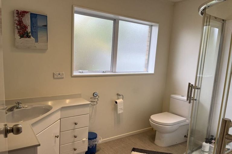 Photo of property in 8 Ballini Rise, West Harbour, Auckland, 0618