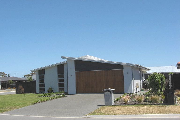Photo of property in 14 Papaumu Green, Parklands, Christchurch, 8083