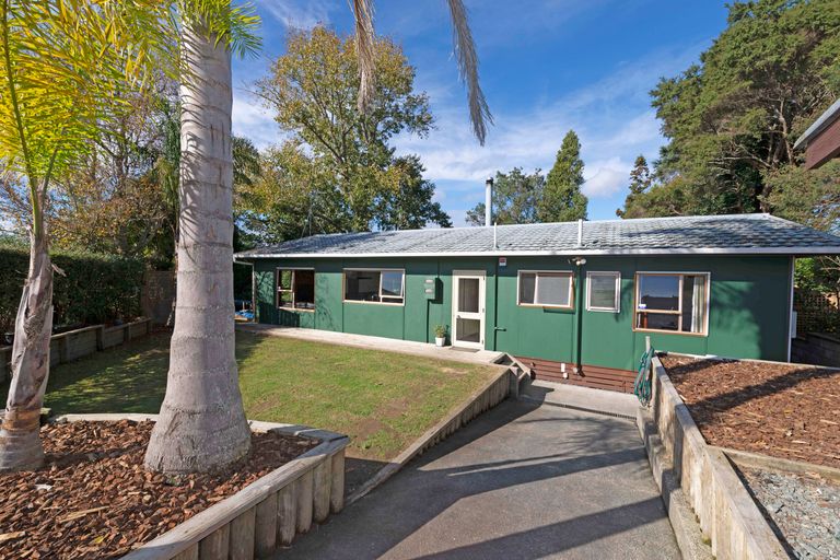 Photo of property in 31 Hartley Terrace, Massey, Auckland, 0614
