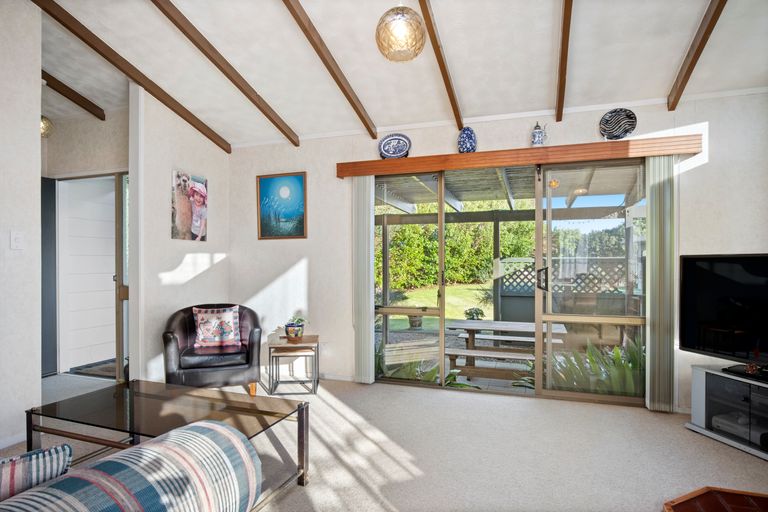 Photo of property in 11 Lina Place, Waiuku, 2123