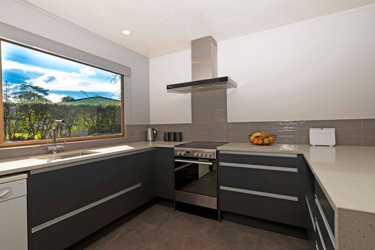 Photo of property in 31 Hartley Terrace, Massey, Auckland, 0614