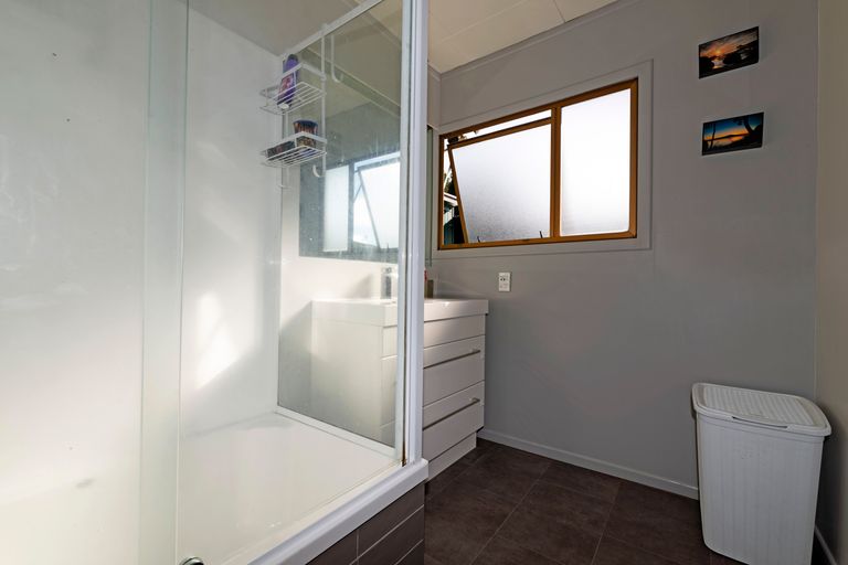 Photo of property in 31 Hartley Terrace, Massey, Auckland, 0614