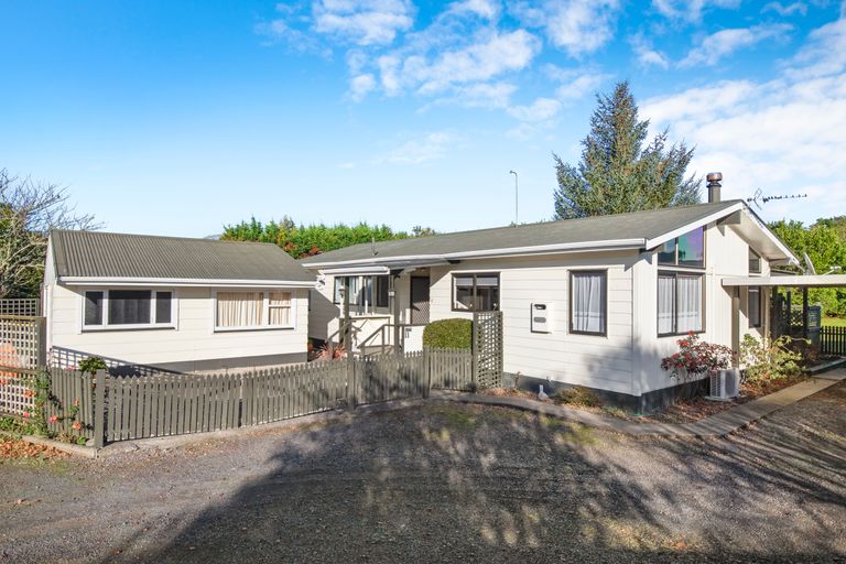 Photo of property in 11 Lina Place, Waiuku, 2123