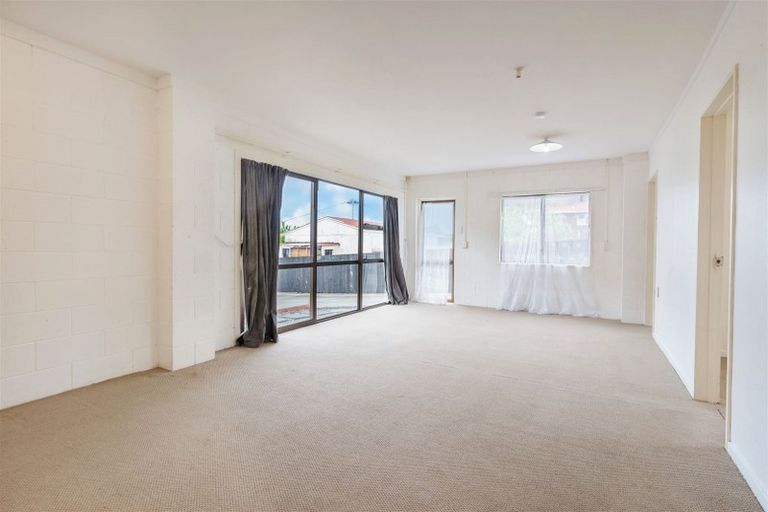 Photo of property in 198 Royal Road, Massey, Auckland, 0614