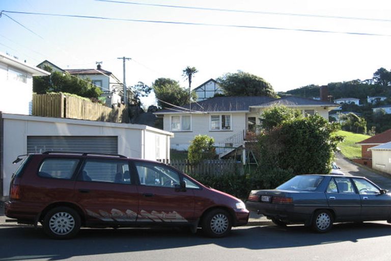 Photo of property in 12 Black Rock Road, Newlands, Wellington, 6037