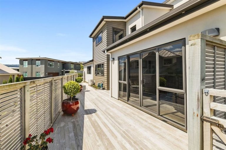 Photo of property in 39 Endeavour Drive, Whitby, Porirua, 5024