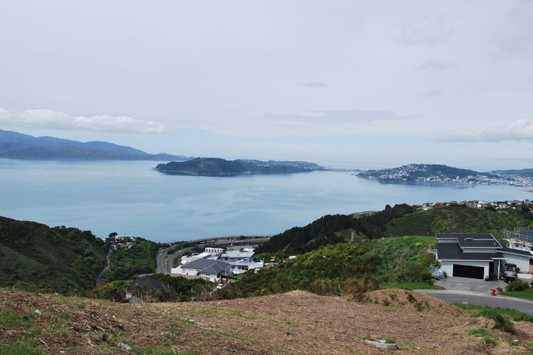 Photo of property in 11 Grumman Lane, Newlands, Wellington, 6037