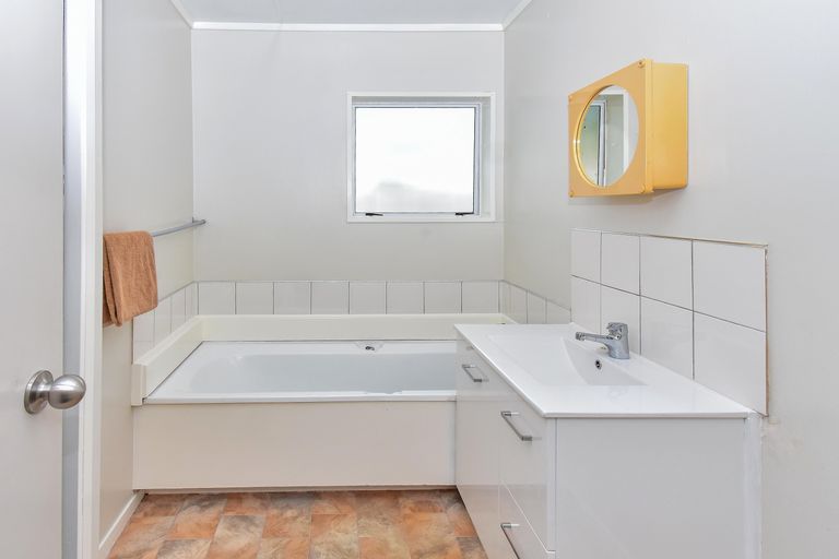 Photo of property in 1/50 Finlayson Avenue, Clendon Park, Auckland, 2103