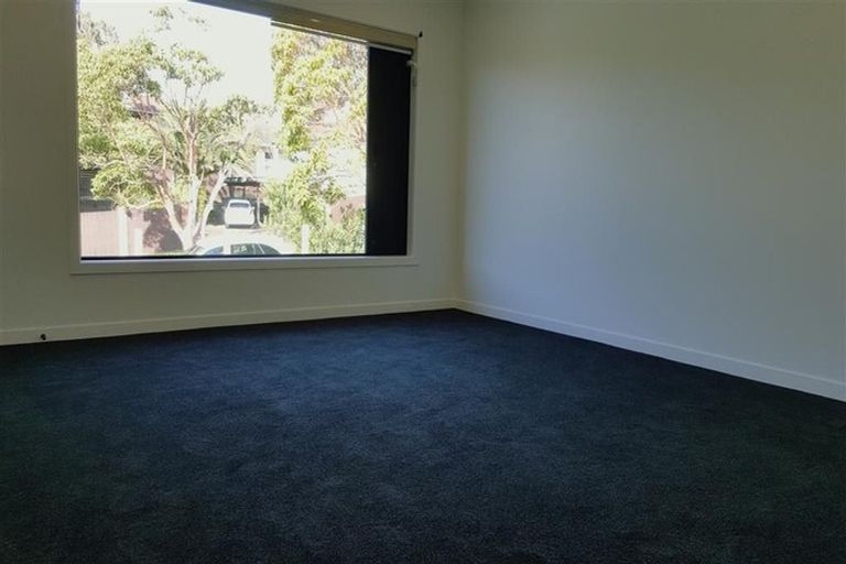 Photo of property in 8 Newport Place, Forrest Hill, Auckland, 0620