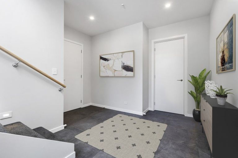 Photo of property in 7b Montrose Place, Highlands Park, New Plymouth, 4312