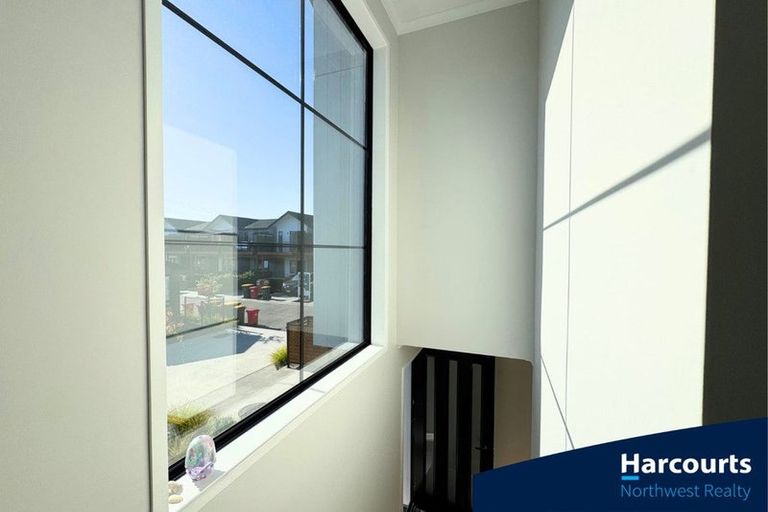 Photo of property in 4 Kumerahou Street, Kumeu, 0810