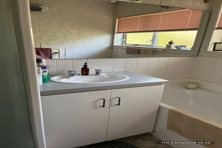 Photo of property in 22 Golfland Drive, Golflands, Auckland, 2013