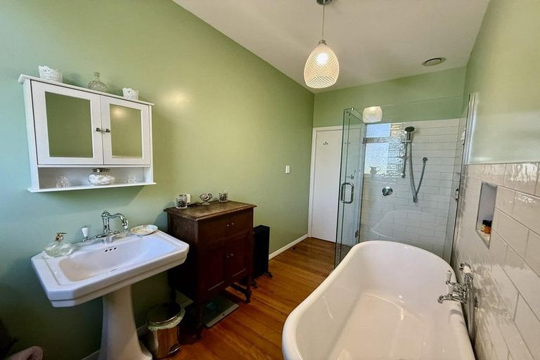 Photo of property in 104 Tomahawk Road, Andersons Bay, Dunedin, 9013