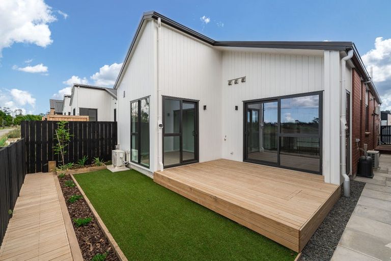 Photo of property in 22 Paretao Street, Massey, 0614