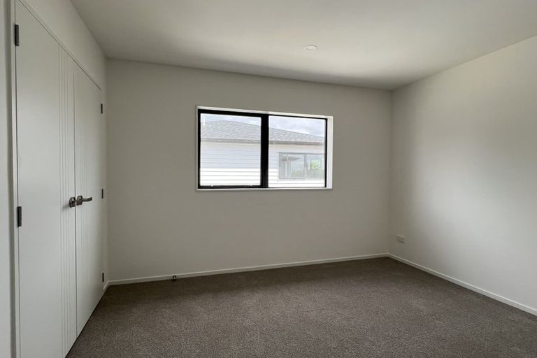 Photo of property in 30a Durham Street, Te Atatu Peninsula, Auckland, 0610