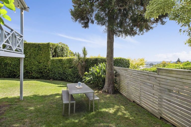 Photo of property in 2/208 Rangatira Road, Beach Haven, Auckland, 0626