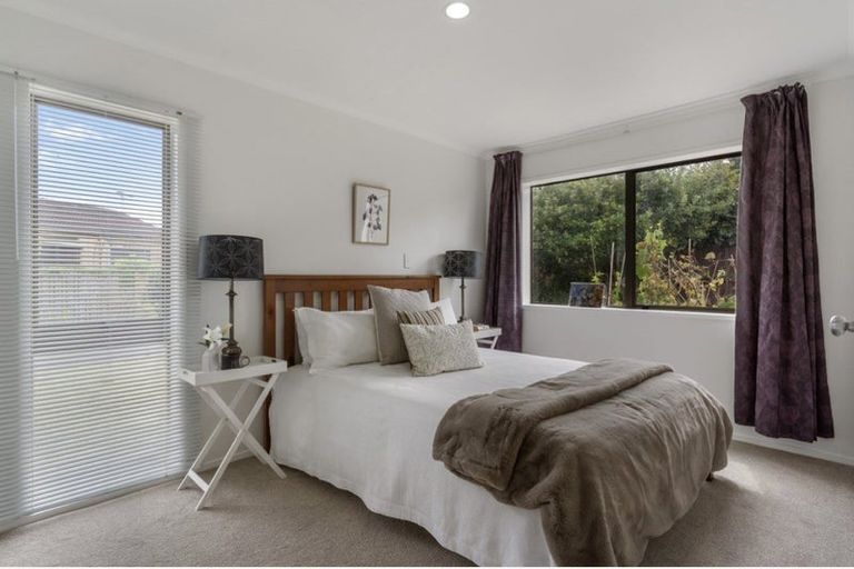 Photo of property in 4 Baronie Court, Half Moon Bay, Auckland, 2012