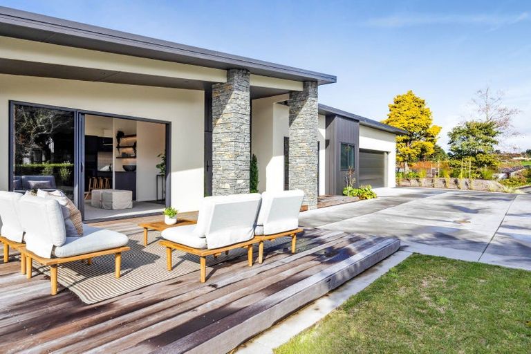 Photo of property in 2 Marsden Place, Hurworth, New Plymouth, 4310