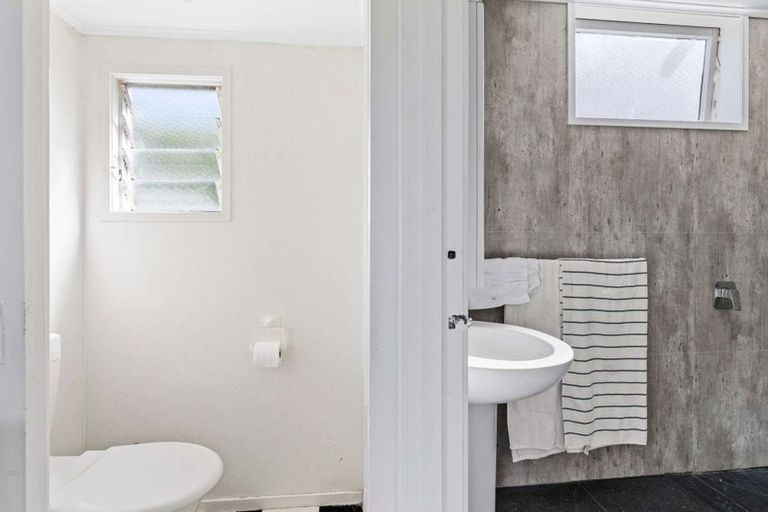 Photo of property in 19 William Bond Street, Stanley Point, Auckland, 0624