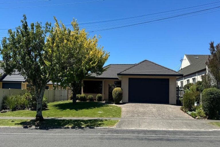 Photo of property in 8 Arataki Road, Havelock North, 4130