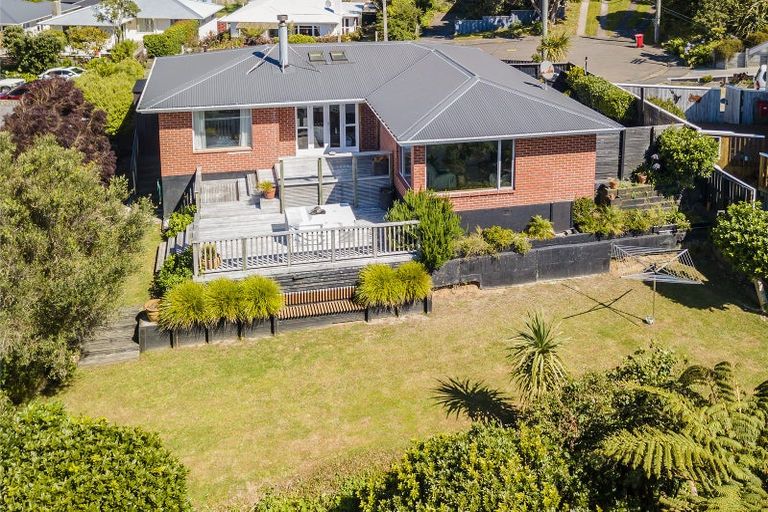 Photo of property in 18 Kapekape Place, Pukerua Bay, 5026