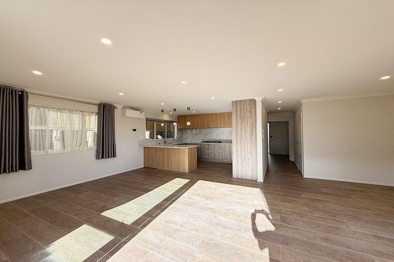 Photo of property in 7a Marco Place, Highland Park, Auckland, 2010