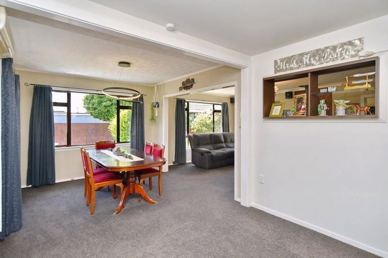 Photo of property in 15 Emlyn Place, Avondale, Christchurch, 8061
